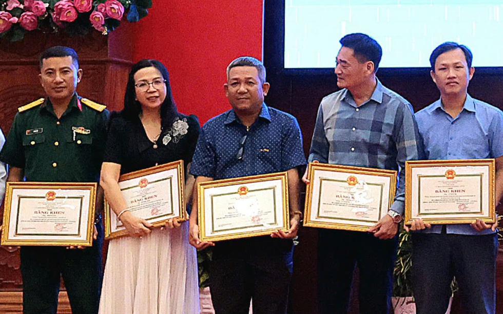 Phóng viên Reatimes nhận Bằng khen của Chủ tịch UBND tỉnh Hậu Giang