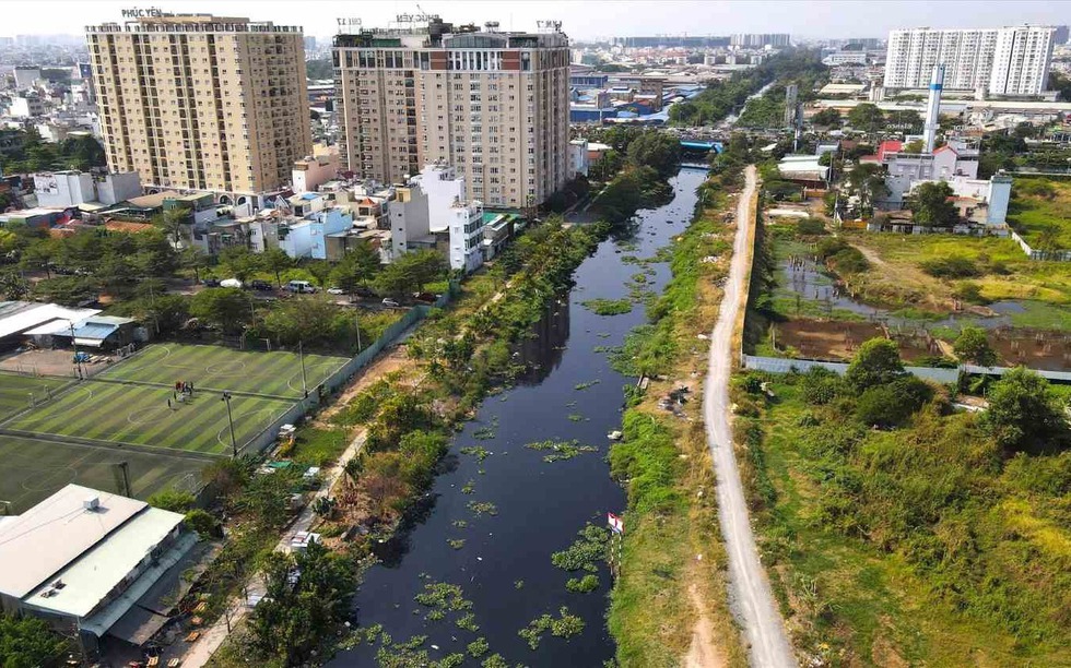 Dự án cải tạo kênh dài nhất TP. HCM chậm trễ, hàng loạt nhà thầu bị xử phạt hành chính