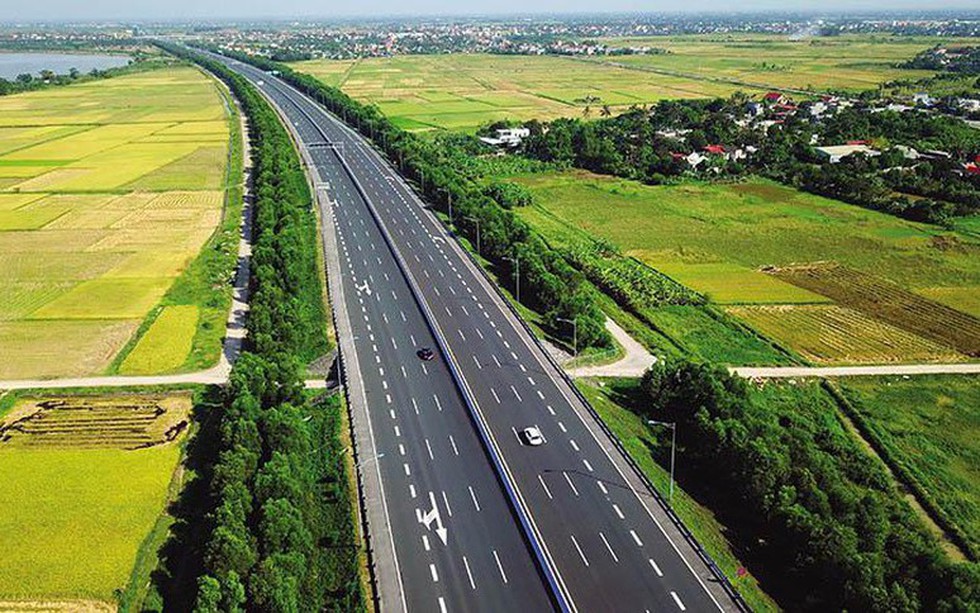 Đề xuất thu phí tuyến cao tốc hơn 2.000km chạy dọc cả nước từ năm 2026