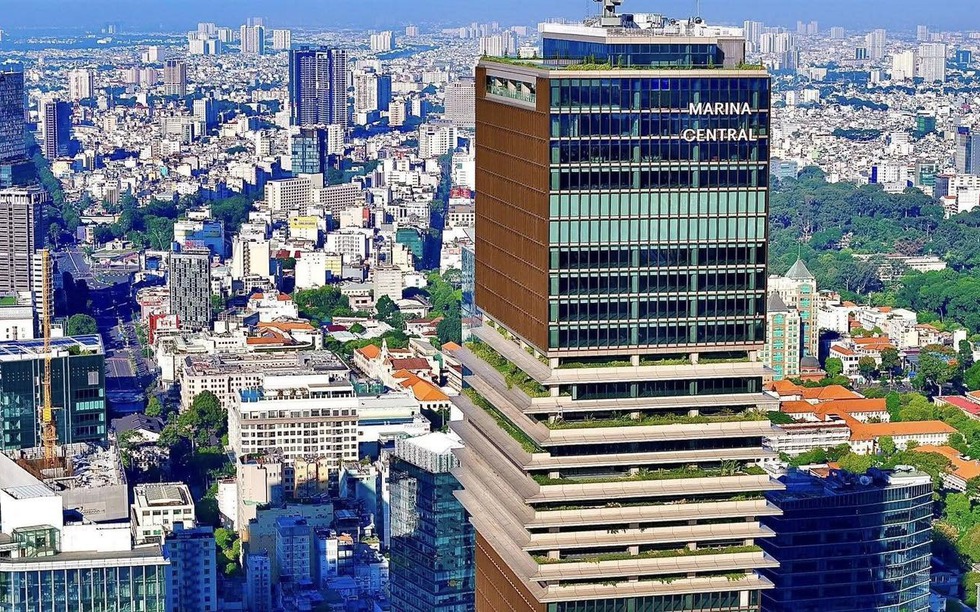 Cận cảnh vườn treo trên không của tòa nhà chọc trời cao thứ 3 thành phố giàu nhất Việt Nam