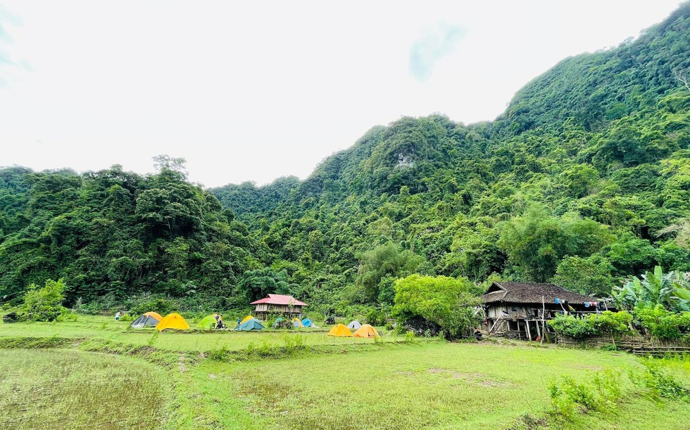 Ngôi làng không điện đường trường trạm như 'viên ngọc ẩn' mới của núi rừng Tây Bắc