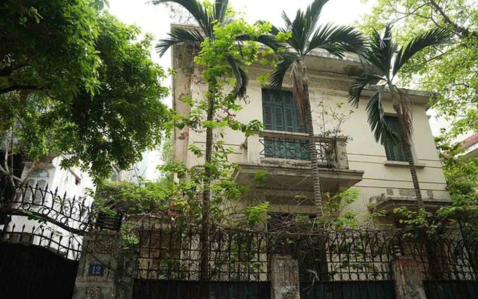 Biệt thự bỏ hoang 10 năm trên đất ‘kim cương’ Hà Nội đề xuất làm trụ sở phường: Rộng 410m2, bên trong xuống cấp, lãng phí