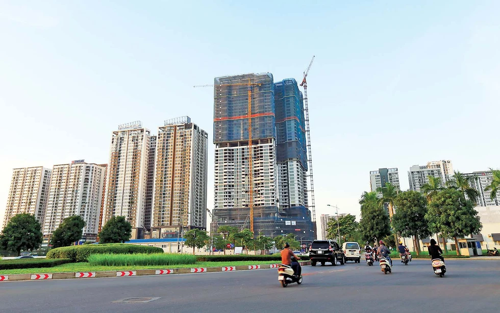 Chủ đầu tư ồ ạt ra hàng, vì sao giá nhà vẫn cao?