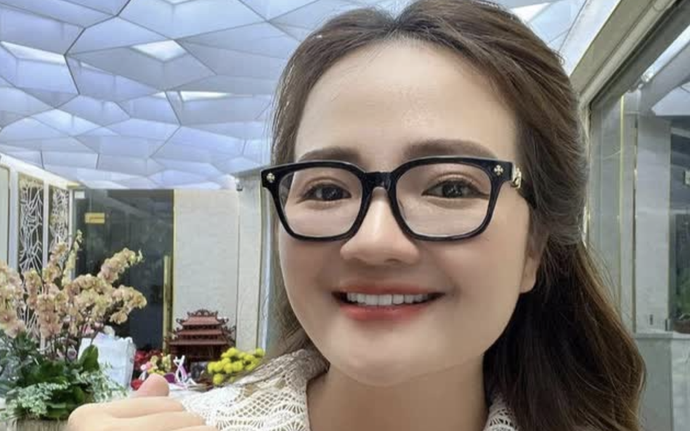 Soi BĐS trăm tỷ của 'thánh scandal' Hoàng Hường: Căn nhà từng rải đầy tiền đang có dấu hiệu lạ