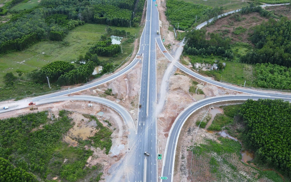 Chỉ 3 tuần nữa, cao tốc kết nối 2 tỉnh hẹp ngang sắp sáp nhập sẽ được thông xe