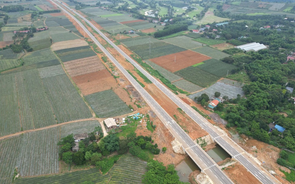 Đại lộ 2.000 tỷ đẹp như cao tốc tại tỉnh là đế đô đầu tiên của Việt Nam vừa được đặt tên