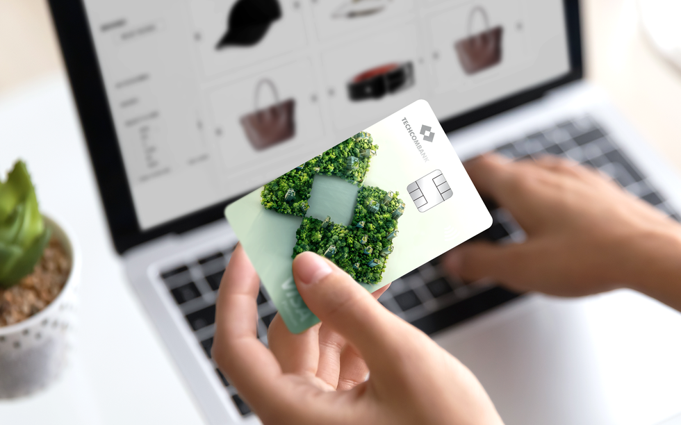 Techcombank ra mắt thẻ tín dụng Techcombank Visa Eco hoàn thiện bộ đôi thẻ xanh theo dõi dấu chân carbon đầu tiên tại Việt Nam