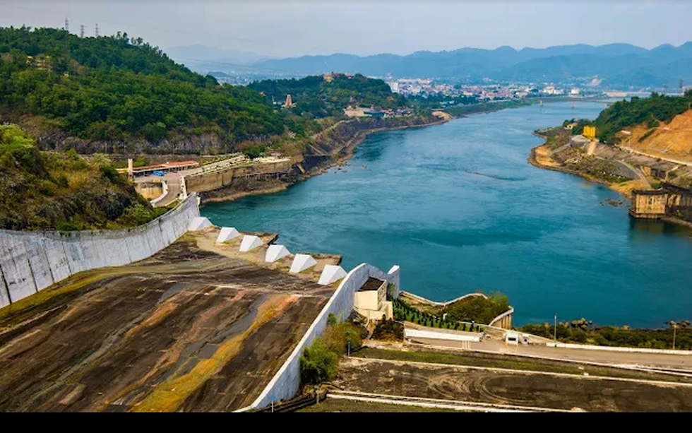 Nhà máy thủy điện từng lớn nhất Đông Nam Á: 40.000 công nhân Việt Nam - Liên Xô phối hợp xây dựng, nay sở hữu hầm dẫn nước lớn nhất đất nước
