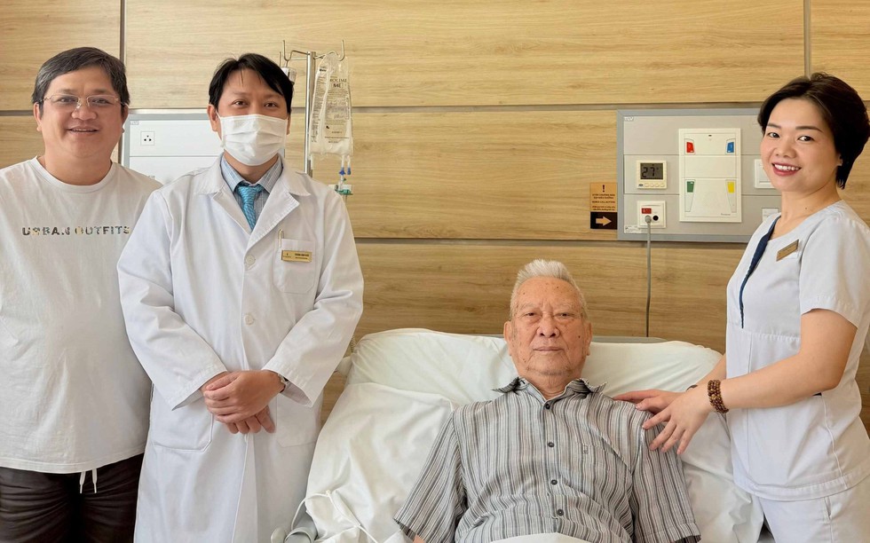 Phẫu thuật nội soi thành công cho cụ bà 86 tuổi: Bước tiến mới trong điều trị ung thư tại miền Trung 