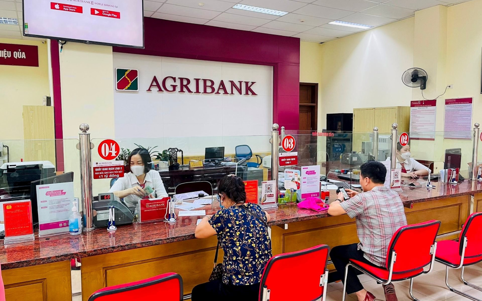 Vay ngân hàng Agribank 100 triệu lãi suất bao nhiêu? Vay tín chấp hay thế chấp lợi hơn?