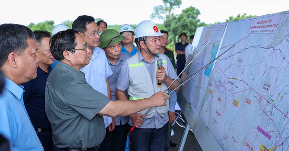 Thủ tướng kiểm tra 3 dự án cao tốc, sân bay, cảng biển trọng điểm tại Quảng Trị