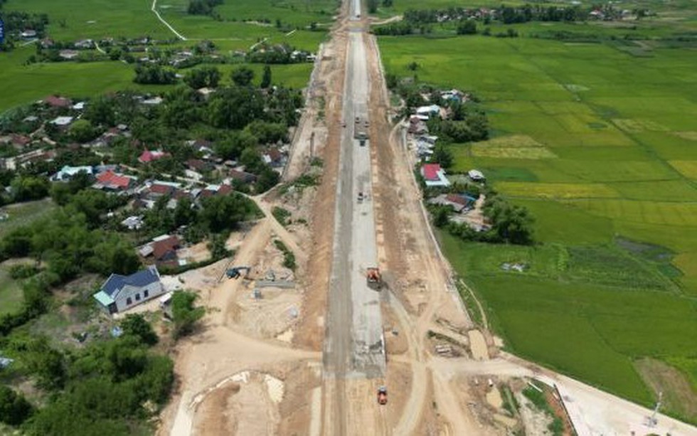Cao tốc 12.400 tỷ gây nứt nhà dân khi thi công sắp thông xe: Chủ đầu tư hứa sẽ đền bù