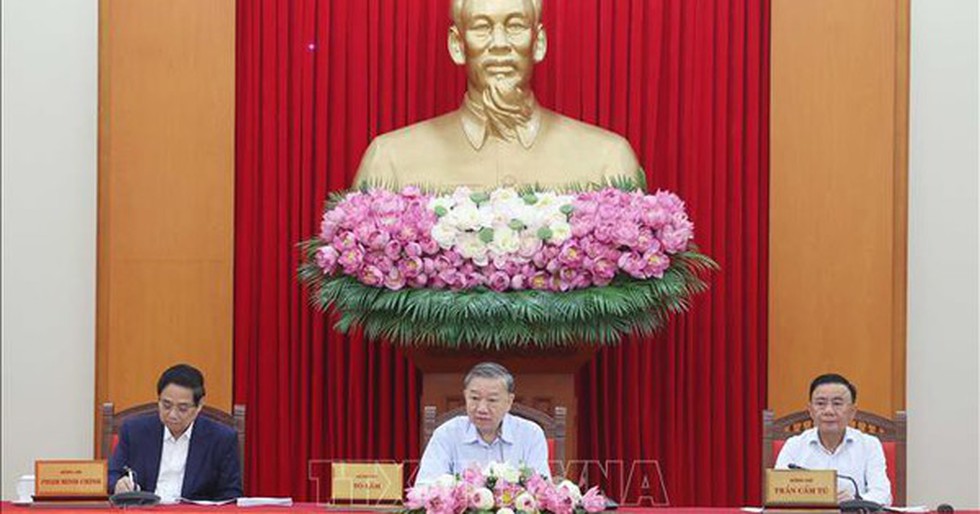 Tổng Bí thư: Tiếp tục chủ động rà soát, hoàn thiện dự thảo các văn kiện Đại hội XIV của Đảng