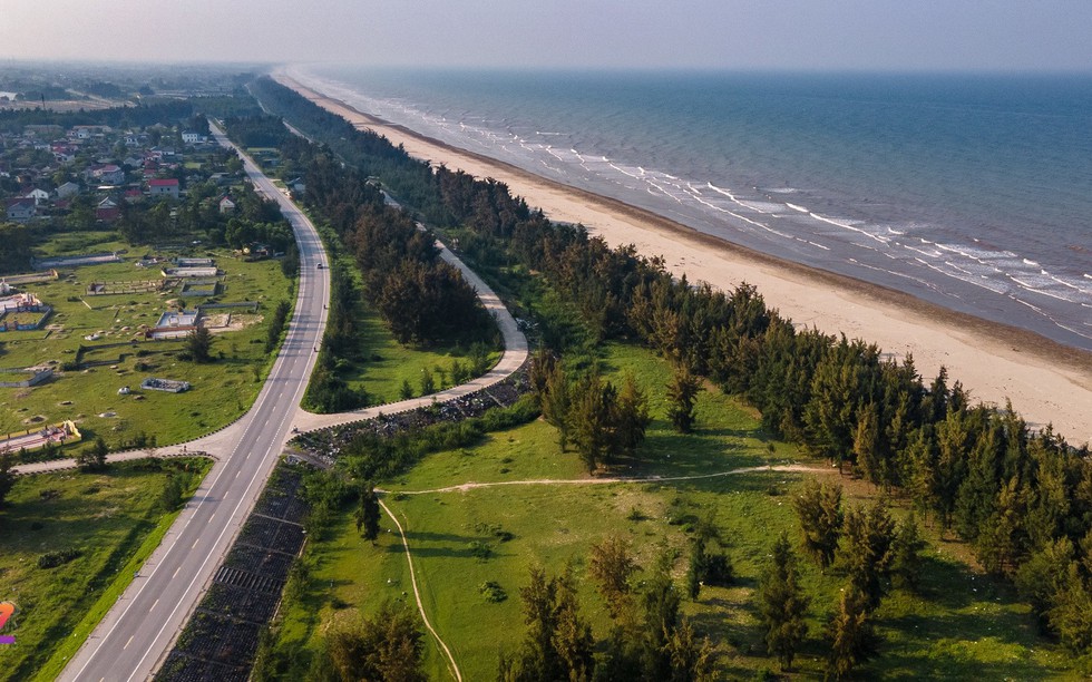 Đến cuối năm 2025, Việt Nam sẽ hoàn thiện hơn 1.600km đường ven biển