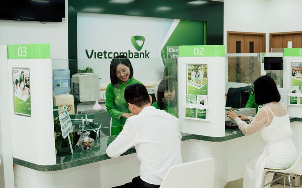 Gửi 10 tỷ lãi bao nhiêu 1 tháng Vietcombank? Nên gửi kỳ hạn nào lãi suất cao nhất?