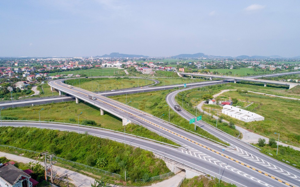Tuyến cao tốc đầu tiên của Việt Nam được xây chuẩn quốc tế sắp có điều chỉnh lớn, người dân đặc biệt lưu ý