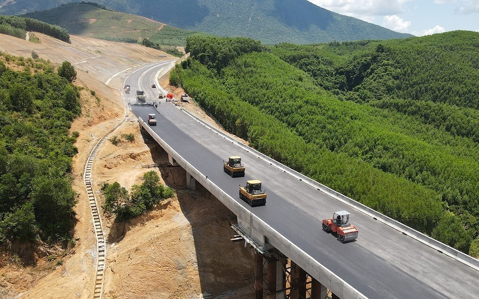 Chưa đầy 1 tuần nữa, cao tốc 12.500 tỷ kết nối 2 tỉnh hẹp nhất Việt Nam sẽ thông xe