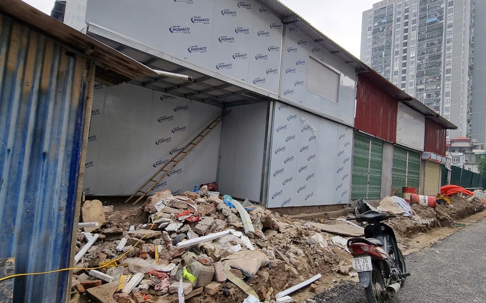 Hà Nội: Nhà "siêu mỏng" lại xuất hiện trên tuyến đường Nguyễn Tuân vừa mở rộng