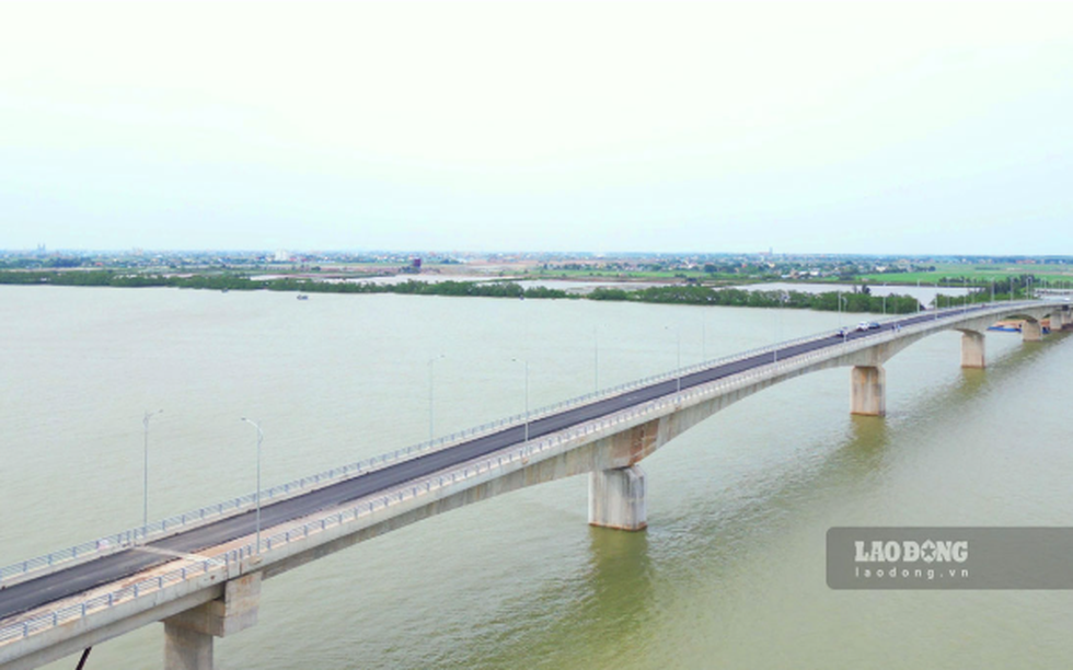 Sắp thông xe cầu vượt sông nghìn tỷ nối 2 tỉnh miền Bắc, kết thúc hơn 200 năm di chuyển bằng đò của người dân bên sông Hồng