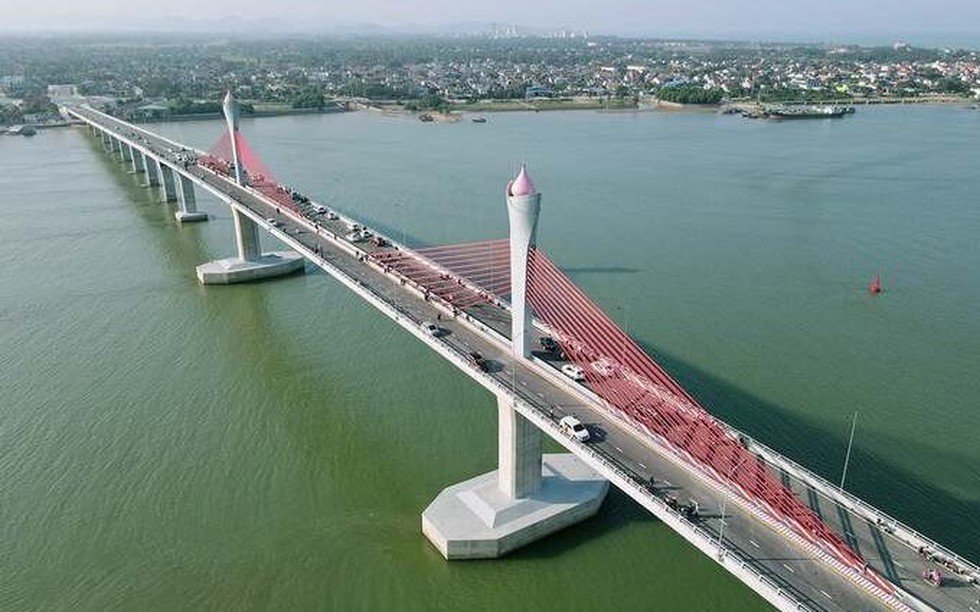 Từ hôm nay, cấm lưu thông qua cây cầu đường bộ dài nhất miền Trung