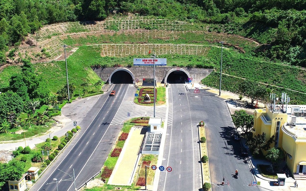 Hầm xuyên núi dài nhất Việt Nam: 20 năm vận hành bền bỉ, giúp rút ngắn thời gian qua con đèo hiểm trở từ 1 giờ xuống 10 phút