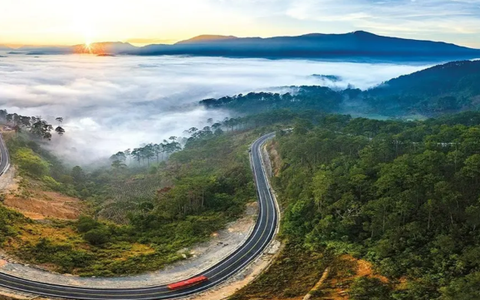 Cung đèo dài gần 20km có độ dốc lớn nhất phía Nam: Bắt đầu xây dựng từ thời Pháp thuộc, là cung đèo nguy hiểm bậc nhất cả nước