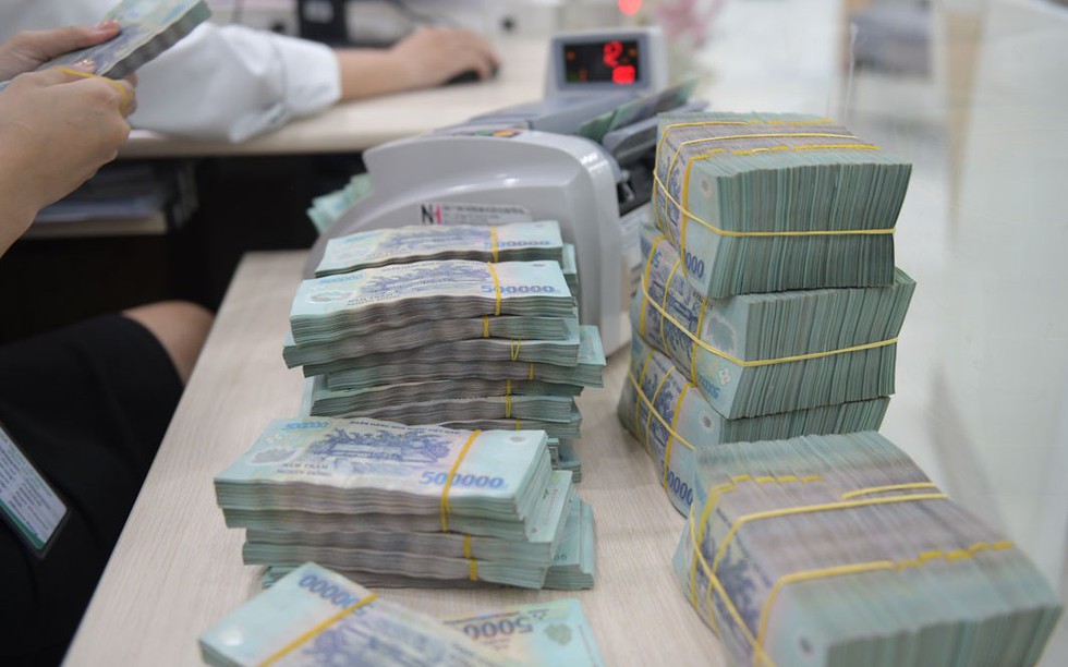 Động thái đáng chú ý của các ngân hàng thương mại trước áp lực siết chặt tỷ lệ an toàn vốn