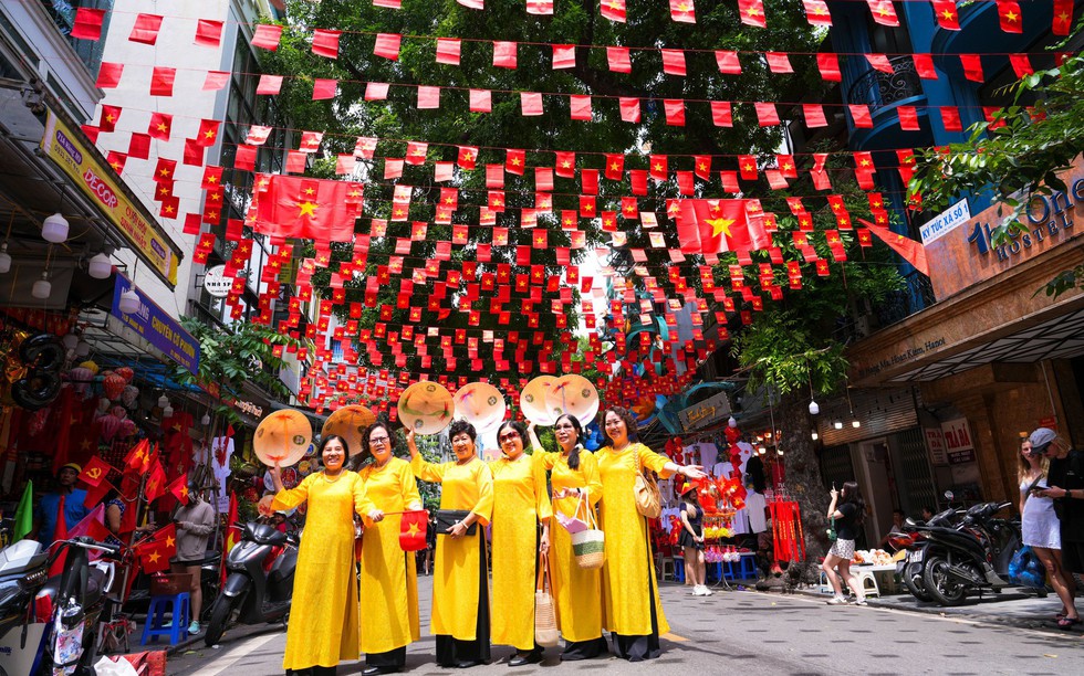 Vàng vàng bay, đẹp quá, sao sao ơi!
