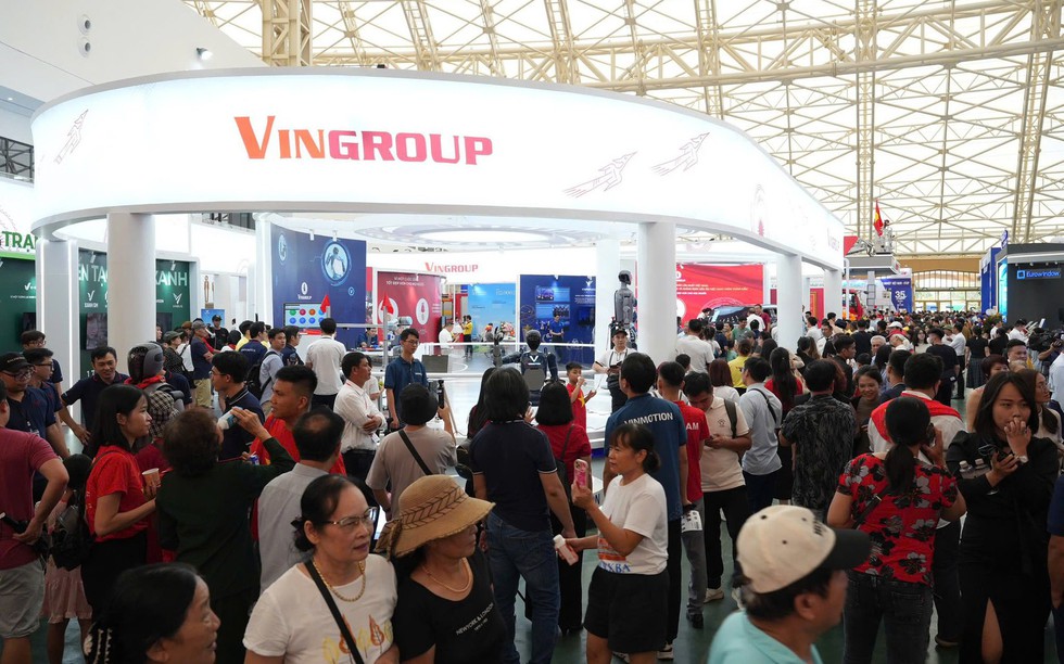 Hơn 230.000 khách đến VEC ngày khai mạc Triển lãm thành tựu đất nước: “Bằng chứng sống” cho tiềm năng sinh lời của Boutique Gate