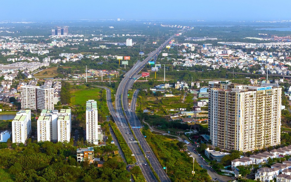 Giá nhà trung tâm TP. HCM 'chạm nóc', bất động sản vùng ven thành cứu cánh của nhà đầu tư