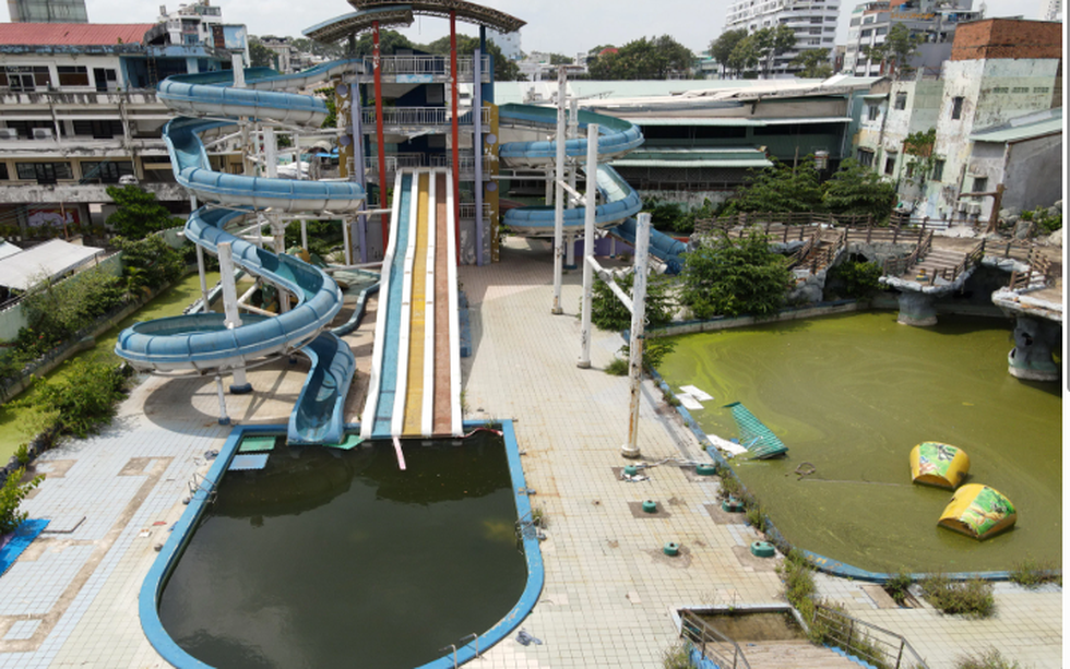 Cảnh hoang tàn, nhếch nhác của công viên nước 4.000m2 từng lớn và đông khách nhất thành phố giàu nhất Việt Nam