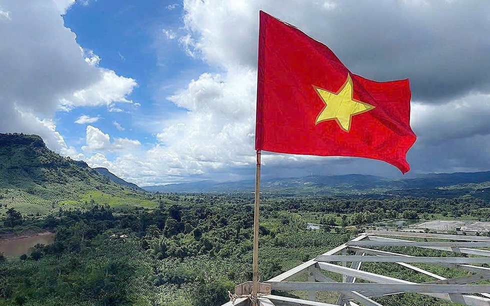 T&T Group hoàn thành đường dây truyền tải điện gió Savan 1 về Việt Nam trước thềm Đại lễ A80