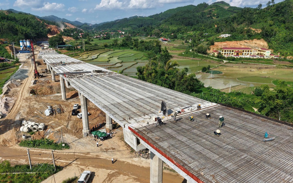 Chỉ ít tháng nữa, cao tốc 23.000 tỷ rút ngắn nửa thời gian kết nối Thủ đô với tỉnh giáp Trung Quốc sẽ thông xe
