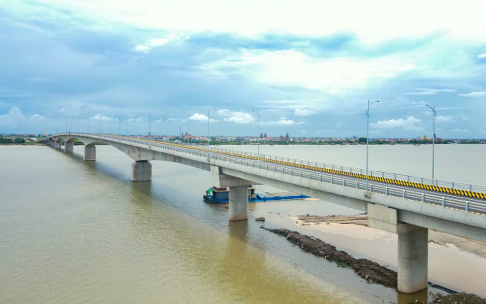 Cầu vượt sông nghìn tỷ nối 2 tỉnh miền Bắc, kết thúc hơn 200 năm di chuyển bằng đò của người dân bên sông Hồng sắp thông xe