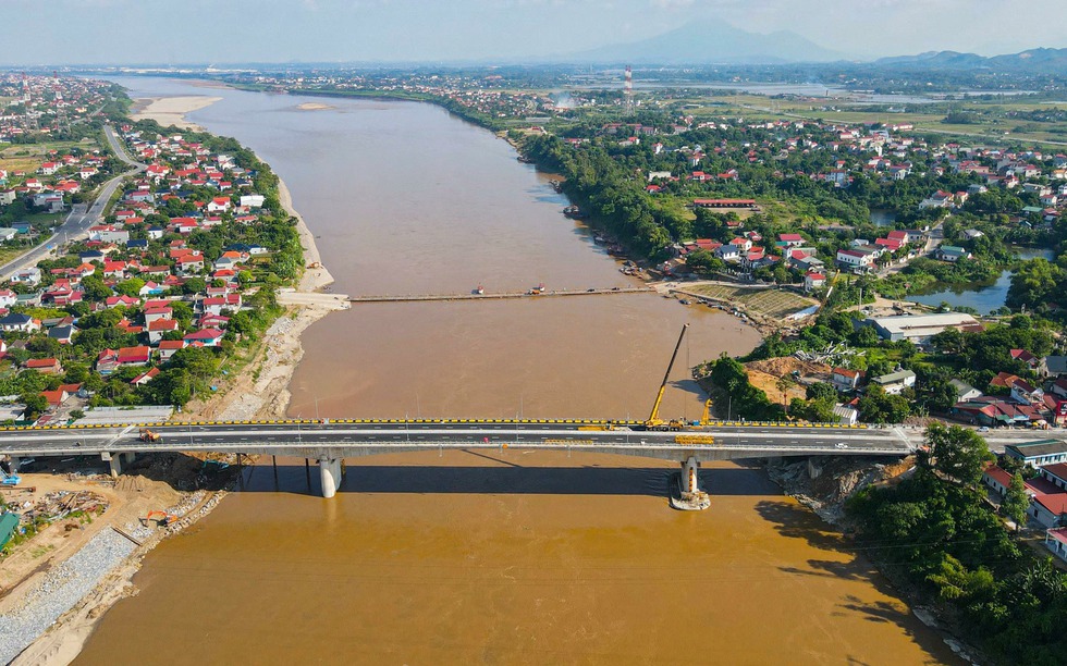 Cầu Phong Châu mới sắp khánh thành: Thi công vượt tiến độ, tiết kiệm 300 tỷ, rút ngắn thời gian di chuyển cho người dân