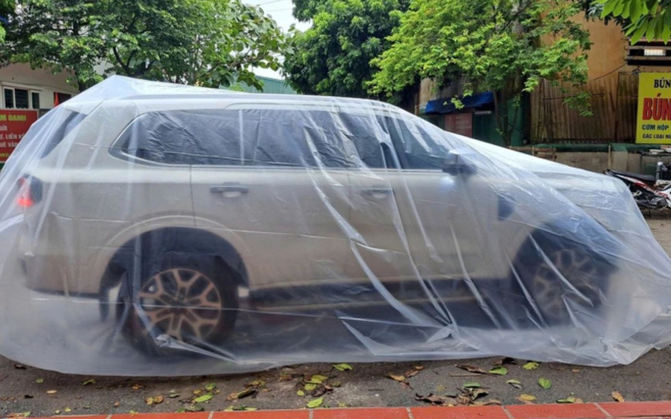 ‘Áo mưa toàn thân’ cho ô tô gây sốt mạng xã hội khi bão Ragasa và Bualoi áp sát: Loại rẻ 1 triệu, cao cấp tới 30 triệu đồng