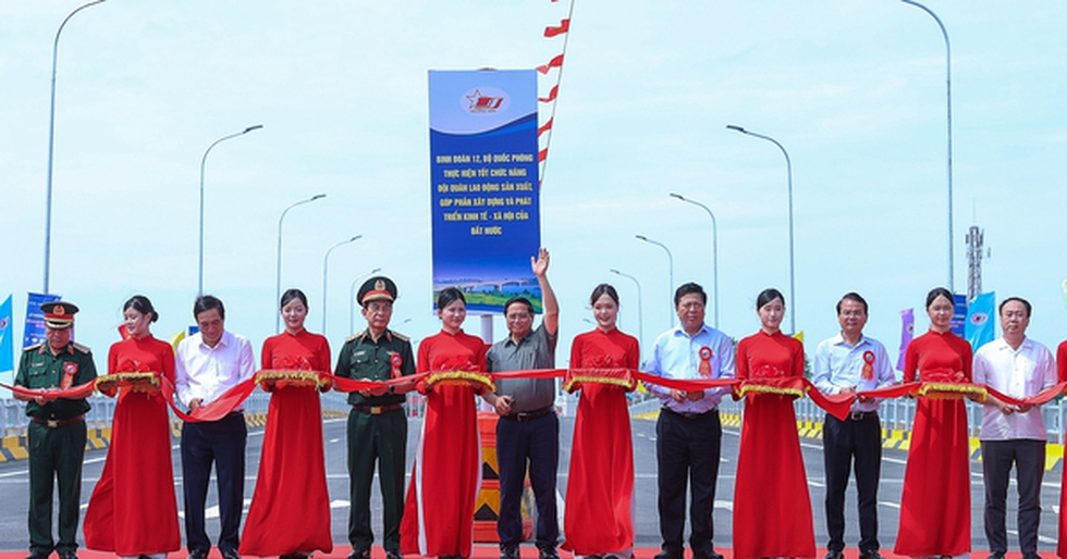 Thủ tướng: Khai thác cầu Phong Châu mới 'xứng đáng với mong mỏi và những giọt nước mắt của người dân'