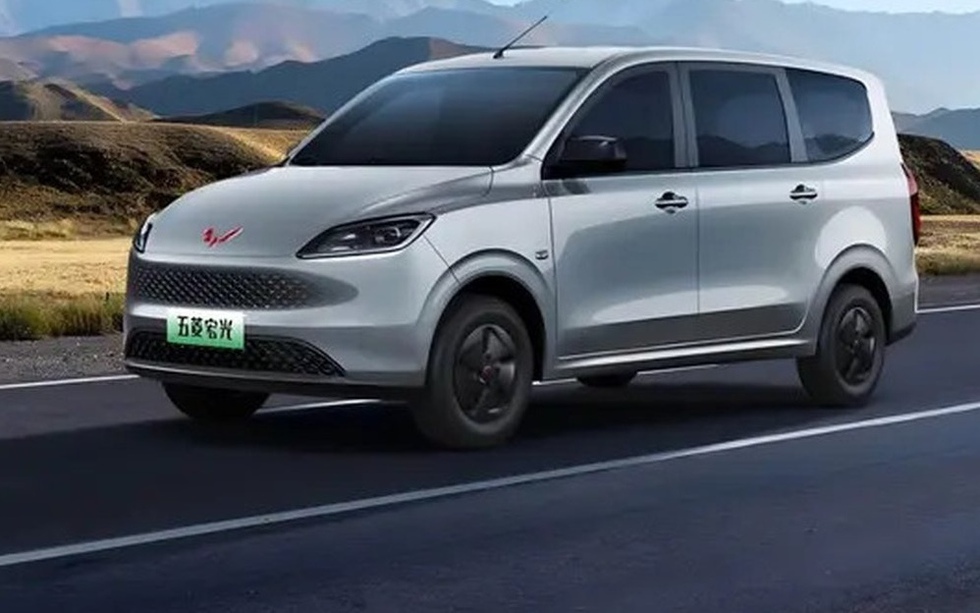 Mẫu MPV xăng lai điện mới chỉ tiêu hao 2,42L/100km, giá chưa đến 250 triệu nhưng ‘xịn’ không kém xe tiền tỷ Kia Carnival