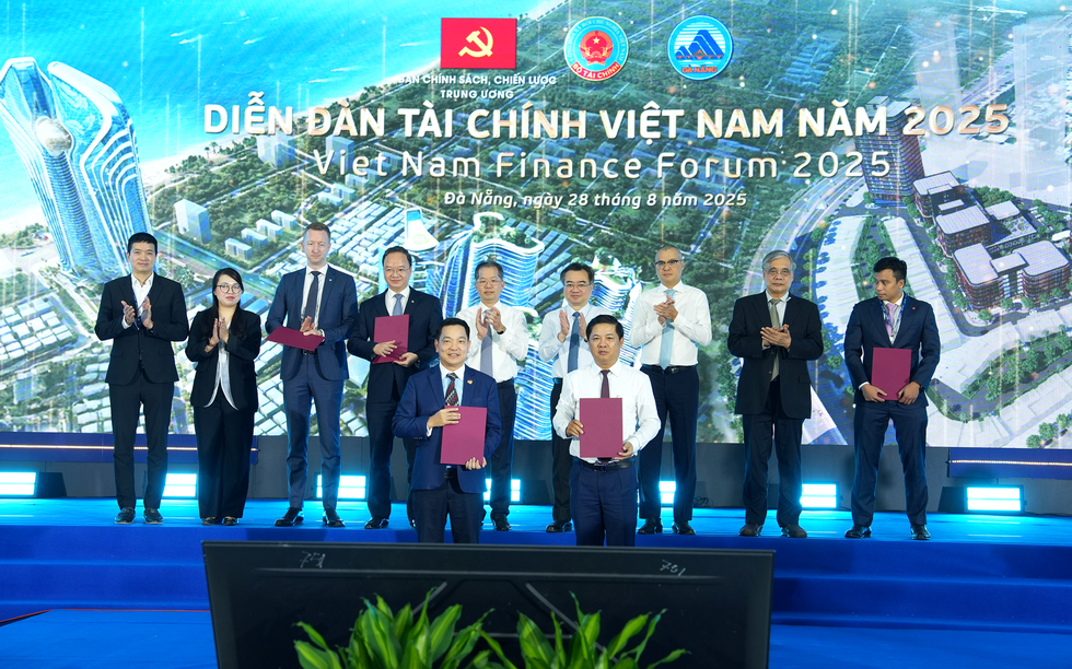 Đà Nẵng đón làn sóng khách quốc tế, tiểu thương 'chốt đơn' nhanh nhờ VNPAY-QR