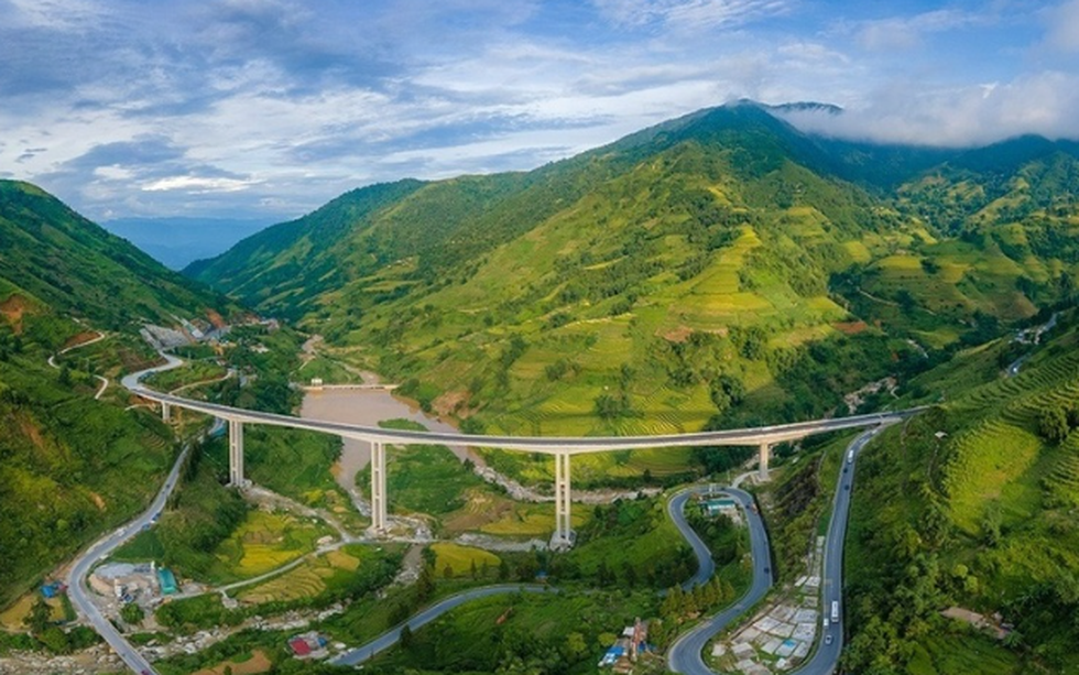 Cầu cạn có trụ cao nhất Việt Nam gần bằng tòa nhà 27 tầng đã ngưng hoạt động hơn 2 tháng