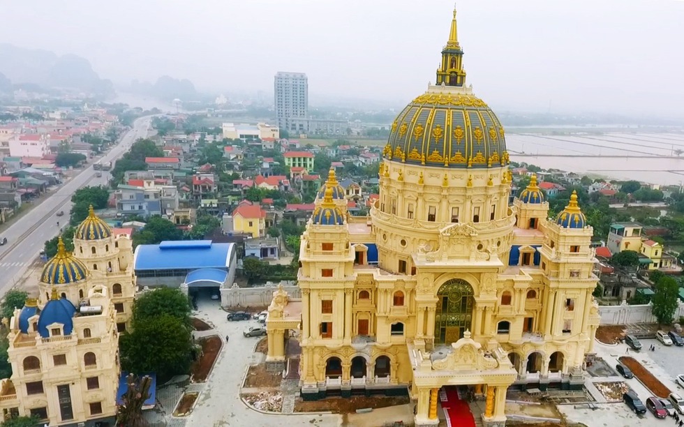 Tòa lâu đài tư nhân lớn nhất Đông Nam Á: Vốn đầu tư nghìn tỷ, kiến trúc mang đậm dấu ấn tôn giáo