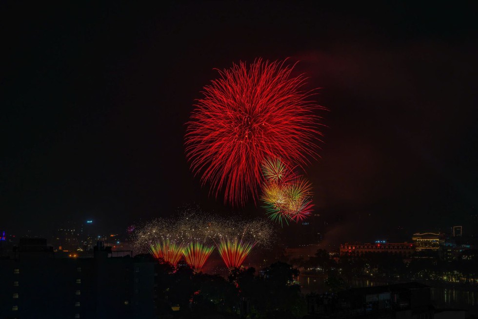Hà Nội bắn pháo hoa 30 phút mừng thành công Đại hội XIV của Đảng