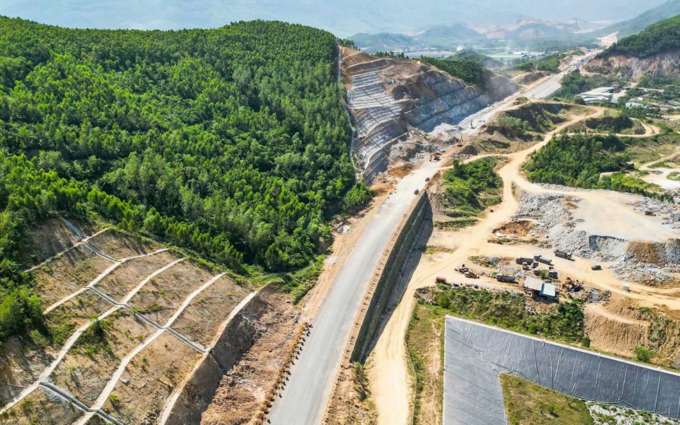 Trước Tết Nguyên đán, chính thức  hoàn thành cao tốc 14.800 tỷ đi qua 2 tỉnh rộng lớn bậc nhất Việt Nam