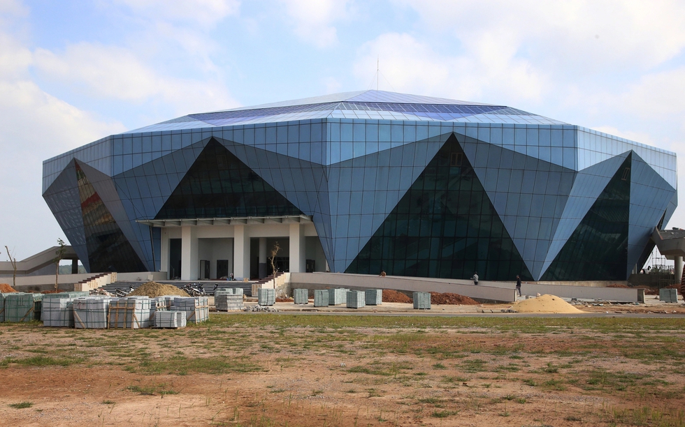 Nhà thi đấu hình kim cương duy nhất tại Việt Nam: Nằm tại tỉnh hẹp nhất với sân vận động 2.500 chỗ