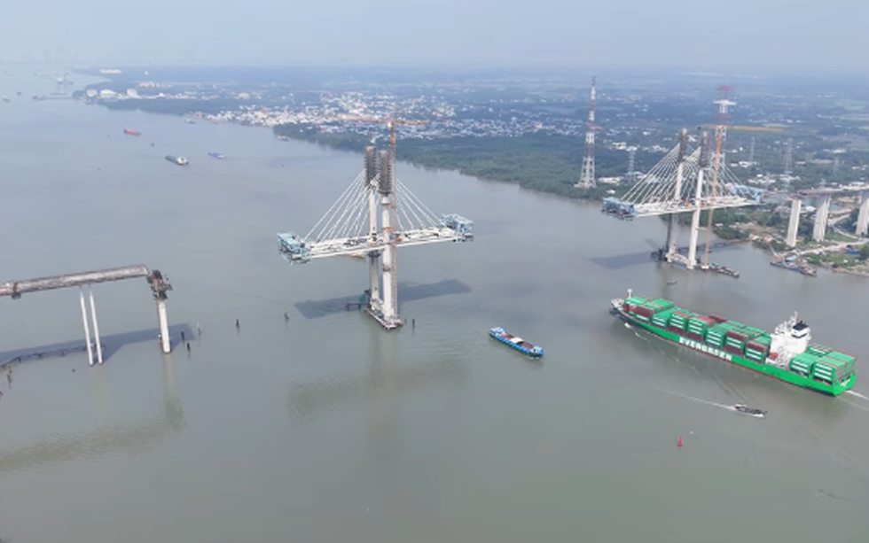 Cây cầu dây văng có tĩnh không cao nhất Việt Nam: 6 tháng nữa sẽ hợp long