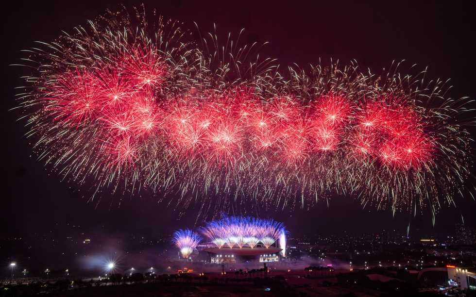 Từ Phú Quốc, Đà Nẵng, Sun Group mang cả bầu trời pháo hoa đỉnh cao ra Thủ đô