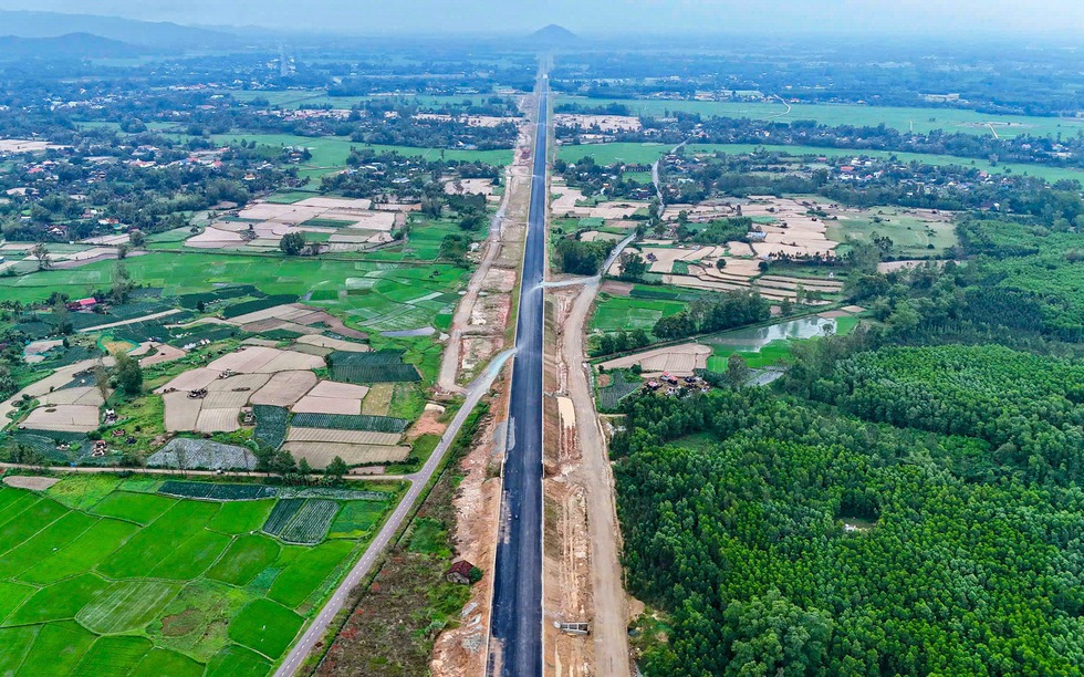 Tuyến đường ‘xương sống’ quốc gia nỗ lực về đích, nhiều đoạn đối diện nguy cơ vỡ kế hoạch thông xe trước Tết