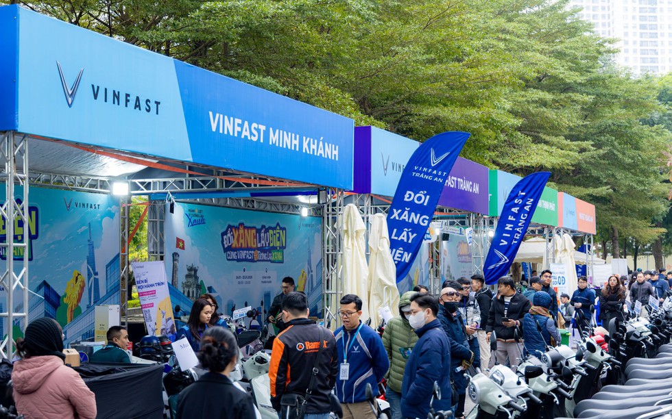 Sôi động ngày hội đổi xăng lấy điện của Vinfast trên khắp 3 miền
