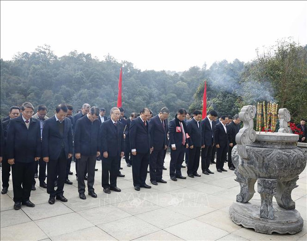 Tổng Bí thư Tô Lâm dâng hương tại Khu Di tích quốc gia đặc biệt Pác Bó