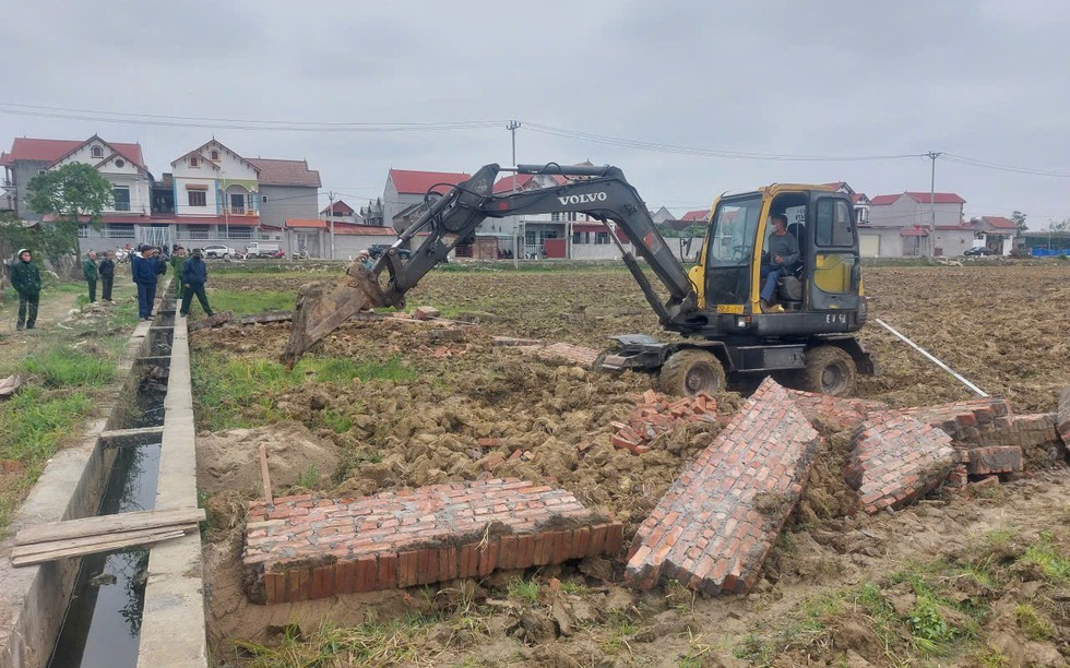 Xây dựng trên đất nông nghiệp: 13 trường hợp ở Hà Nội bị xử lý mạnh tay